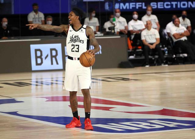 尽管生活困 尽管生活困